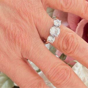 Vintage 3 Stone CZ Engagement Style Ring Silver Tone Prong  Size 10 368